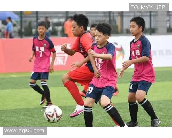 当今足球界的风云人物：探寻最受欢迎的足球明星及其魅力所在